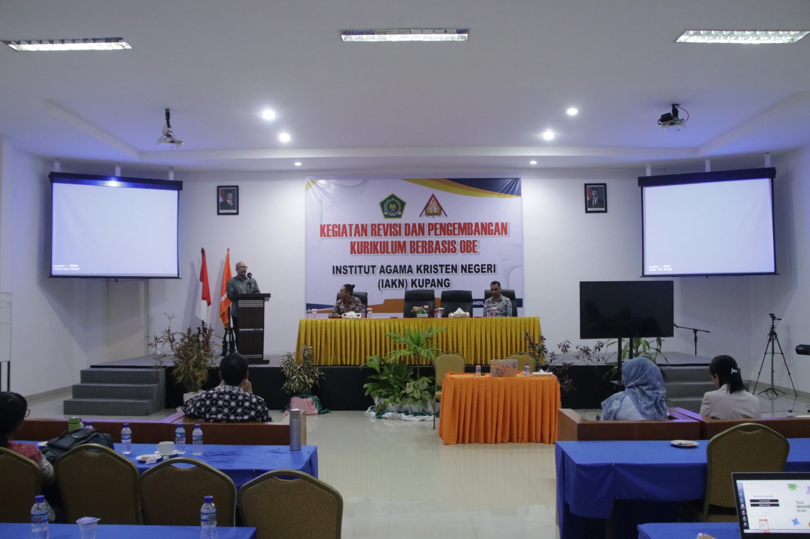 Penutupan Kegiatan Revisi dan Pengembangan Kurikulum Berbasis OBE: IAKN Kupang Fokus pada SDM, Infrastruktur, dan Kurikulum Berkualitas