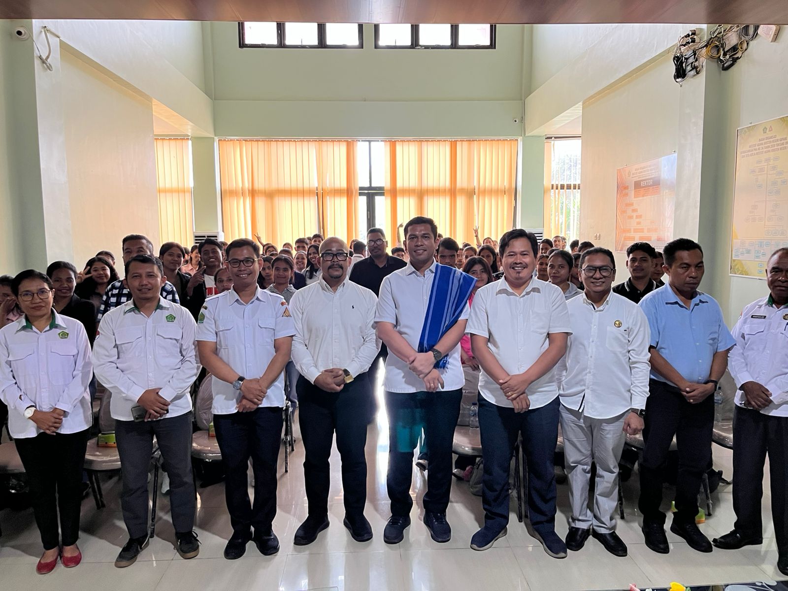 IAKN Kupang Bedah Konsep Kepemimpinan Salib Bersama Ketua Umum GAMKI