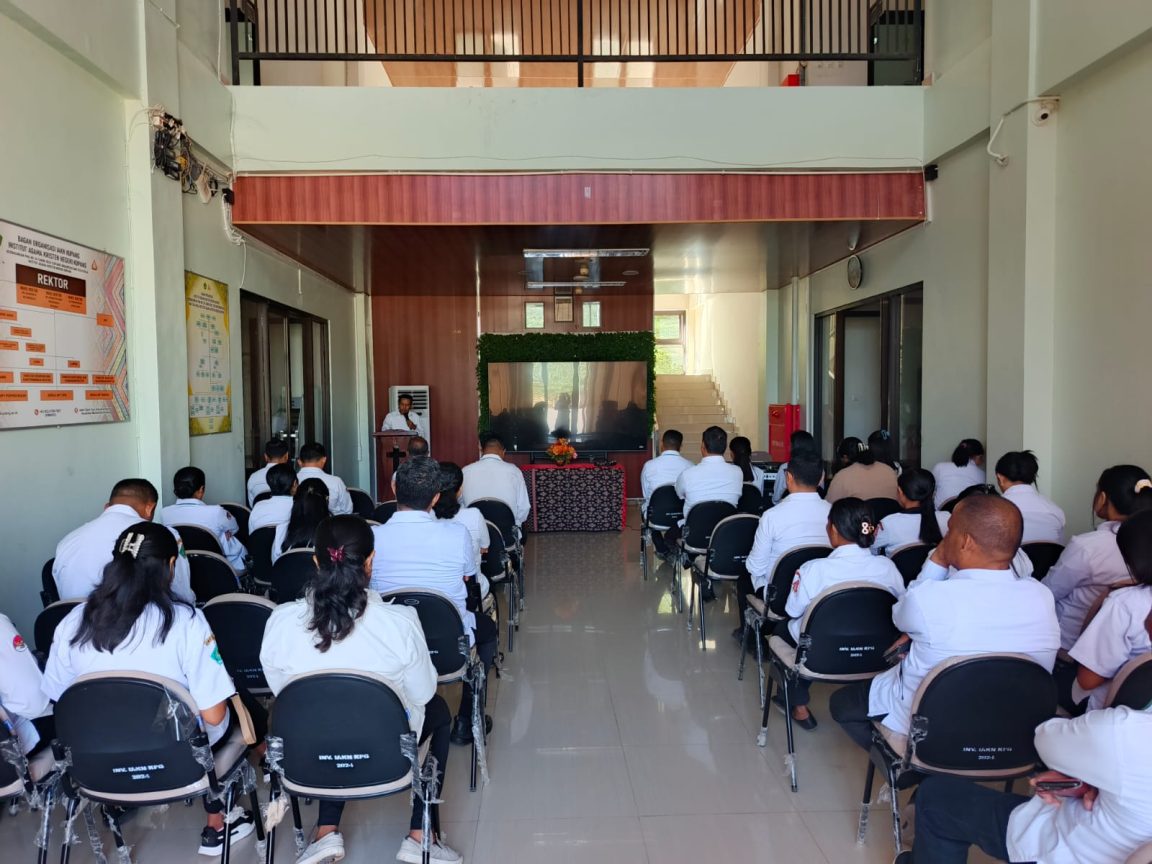 Ibadah Pagi IAKN Kupang: Civitas Akademika Diajak Membangun Kehidupan Doa dan Ketergantungan kepada Tuhan