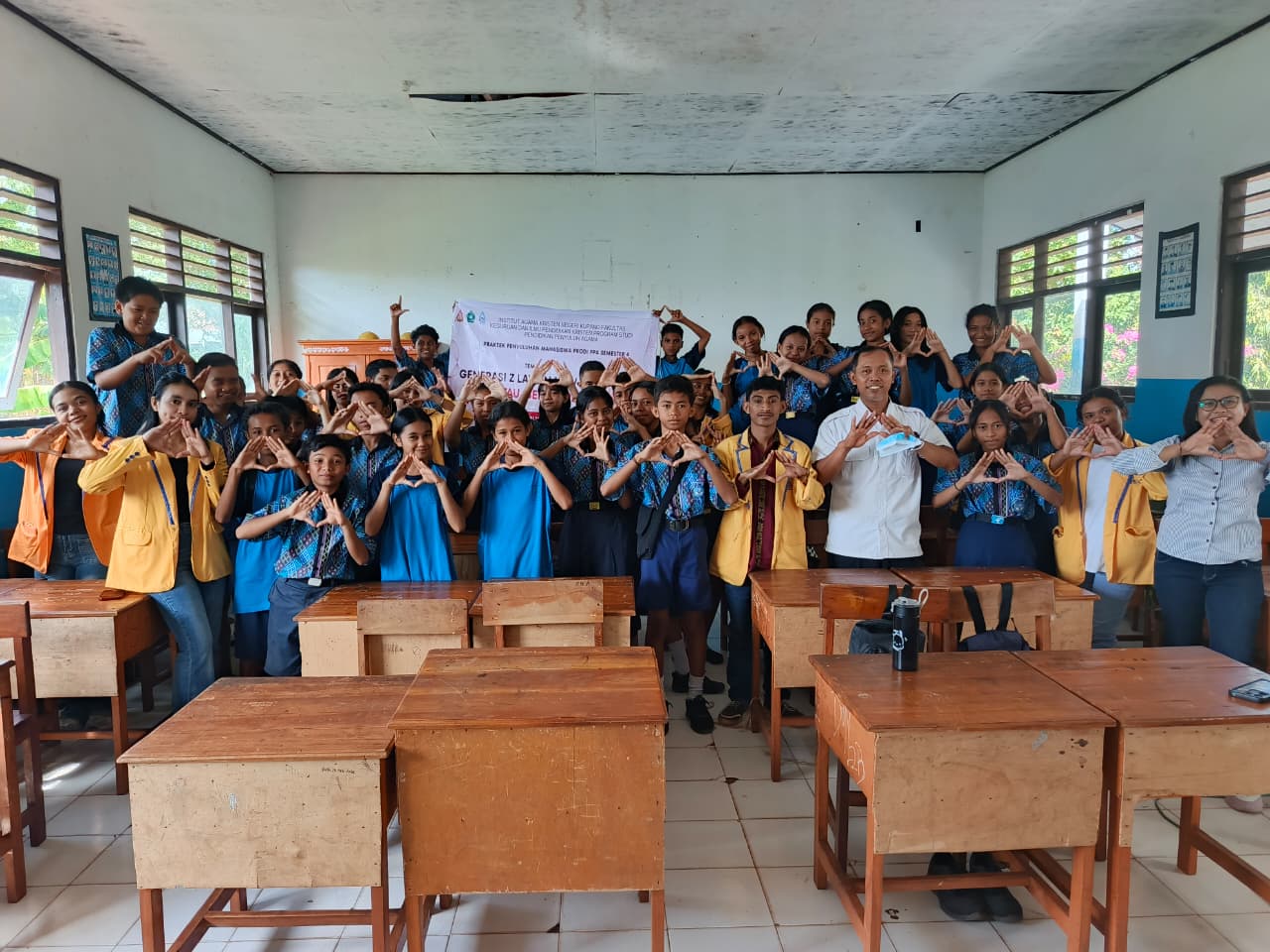 Berani Tahu, Berani Peduli: Mahasiswa PPA IAKN Kupang Edukasi Generasi Z tentang HIV/AIDS di SMP Negeri 11 Kota Kupang