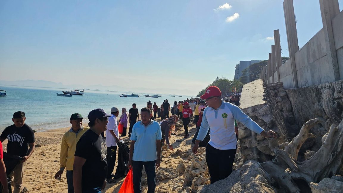 IAKN Kupang Berpartisipasi dalam Gerakan Ekoteologi Bersih Pantai