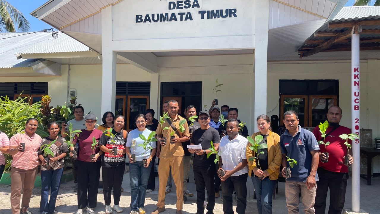 Rawat Bumi, Rawat Kehidupan: IAKN Kupang Tanam dan Bagikan Bibit Pohon di Baumata Timur