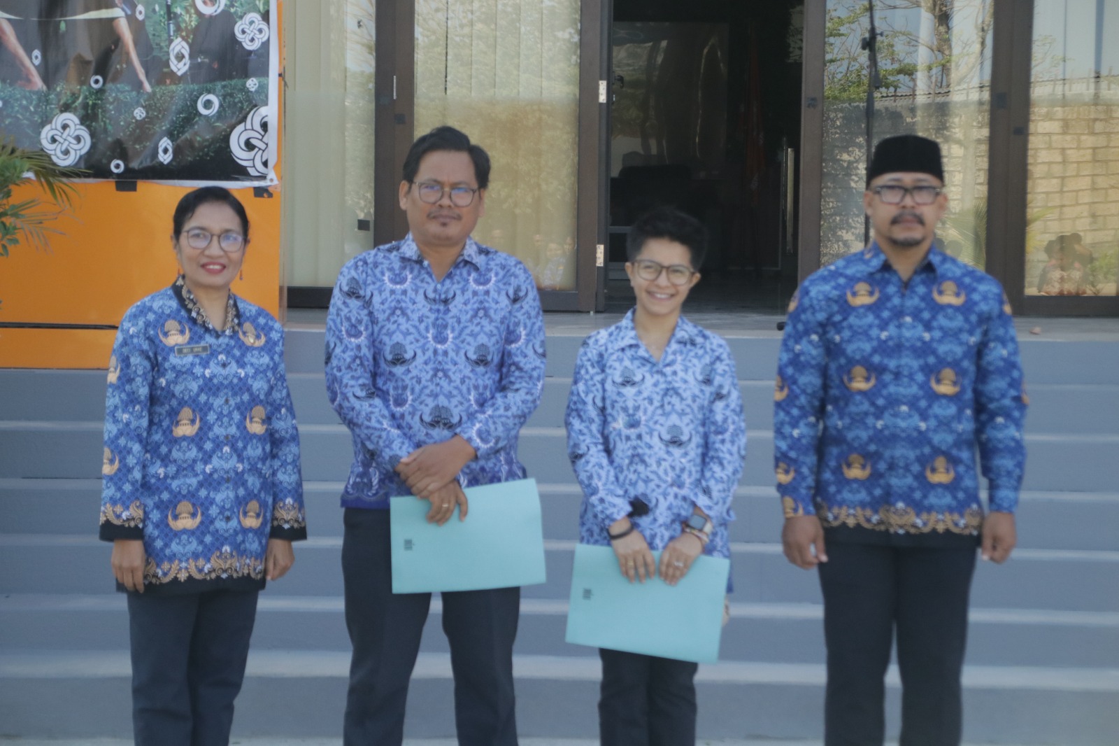 Dua Dosen IAKN Kupang Terima SK Kenaikan Jabatan Fungsional pada Apel Kesadaran