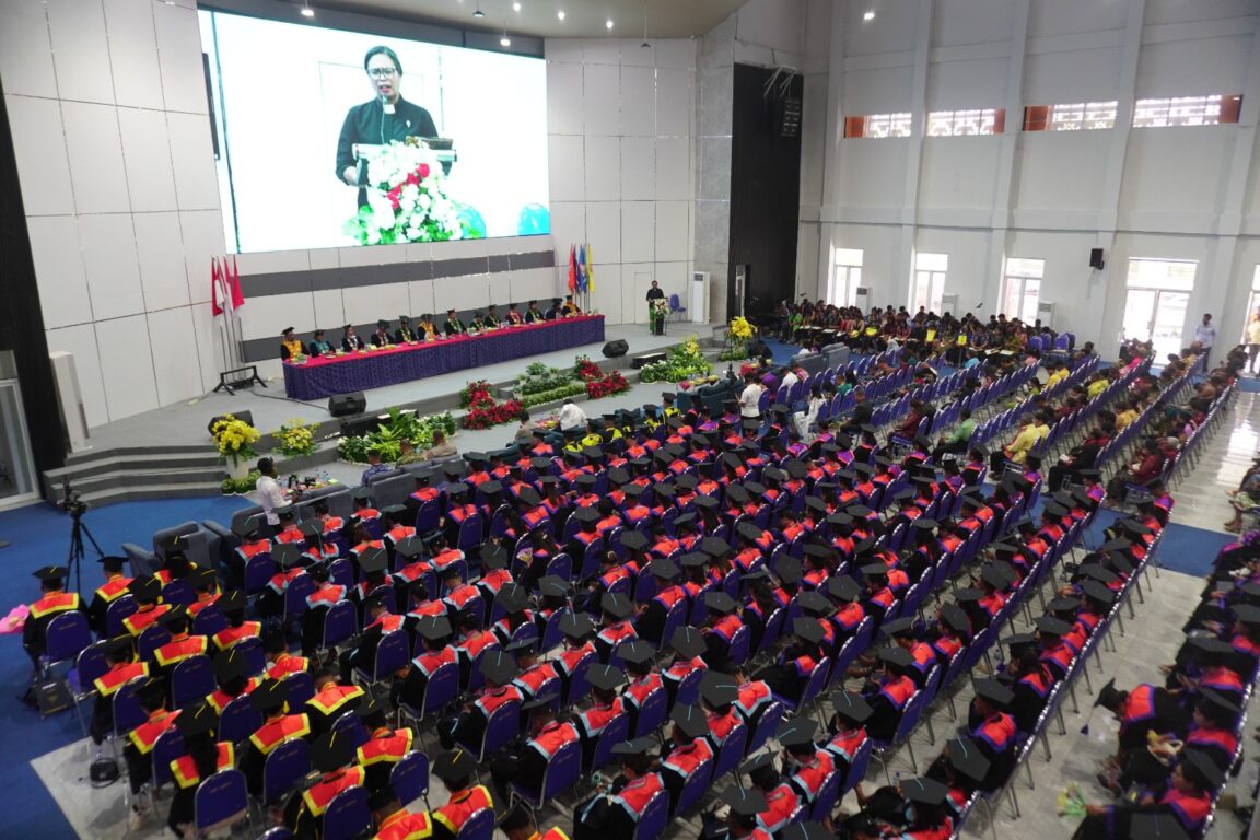 IAKN Kupang Wisuda 349 Lulusan, Rektor Tegaskan Ijazah Membawa Tanggung Jawab Berkarya